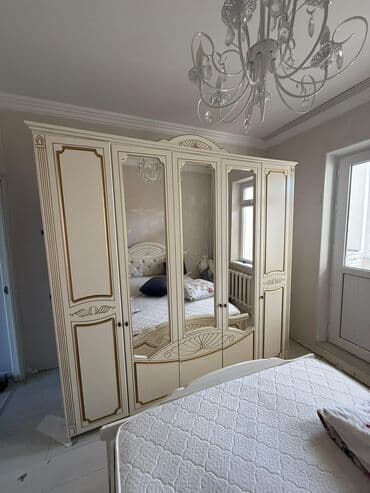 продаю двух спальный кровать: Комплект мягкой мебели, Б/у, Самовывоз, Платная доставка, цвет - Бежевый — 1