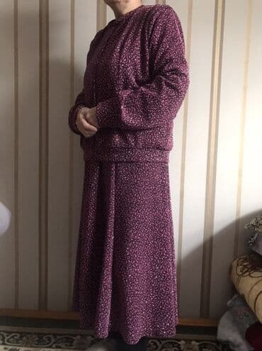 Женский комплект из блестящей трикотажной ткани: блуза + длинная юбка