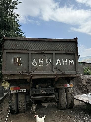 шаман тигач: КамАЗ самосвал, трехосный, задняя двускатная ошиновка. - — 1