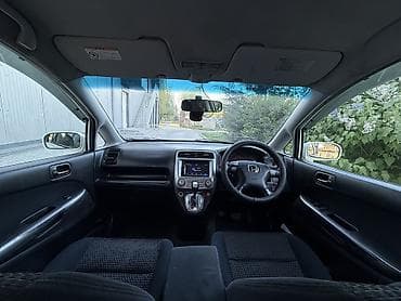 бардачок стрим: Honda Stream: 2004 г., 1.7 л, Автомат, Бензин, Минивэн — 5