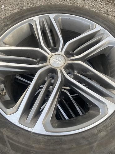 p 40: Комплект колес Hyundai на легкосплавных дисках. Состав: - 4 шины — 2