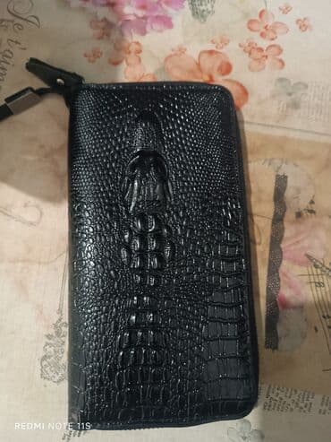 Продается кошелек барсетка в отличном состоянии . по всем вопросам