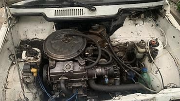 renault clio: Компактный трёхдверный хэтчбек белого цвета. Основные характеристики — 6