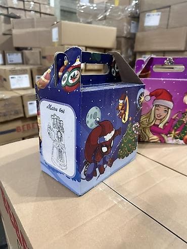 коробка для торта: Подарочные новогодние коробки с ручкой и раскраской на боковых гранях — 5