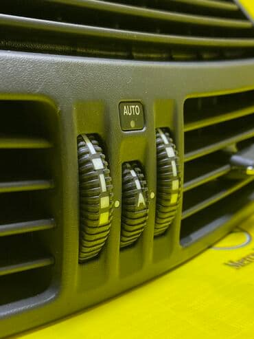 вентилятор на спринтер: Дефлектор воздуховода Mercedes-Benz Оригинал, Япония — 2