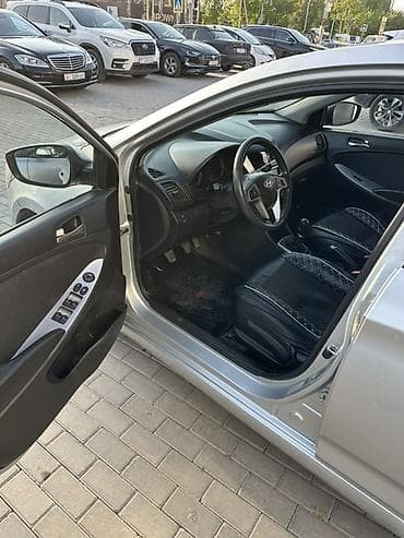 Унаа сатуу: Hyundai Accent: 2015 г., 1.6 л, Кол менен иштөөчү, Бензин, Седан — 7