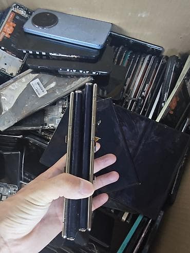 gtx 470: Продам коробку с дисплеями и АКБ, цена за все 5500 торг есть — 2
