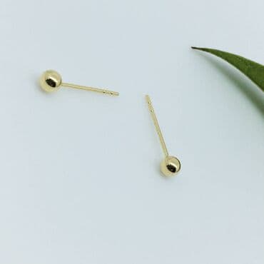 где можно купить орбизы: Минималистичные серьги Г гвоздики в виде золотистых шариков — — 2