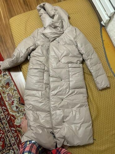 кыргызское национальное платье: Продаю зимнюю куртку, длина ниже колена размер L, бежевого цвета, цена — 1