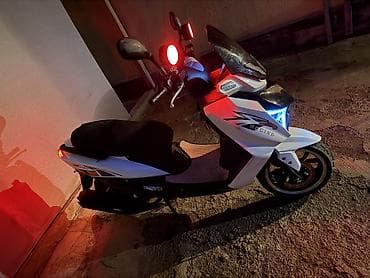 мототехника бишкек: Скутер QMaks Racing с документами 165куб белого цвета с агрессивным — 4