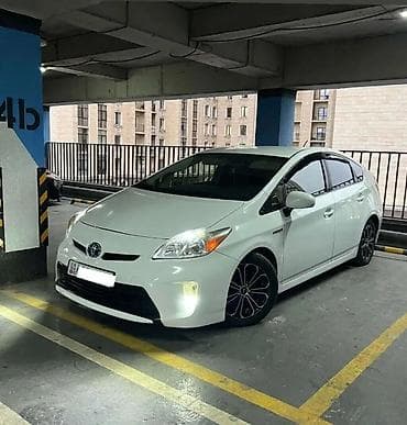 летние: Toyota Prius: 2015 г., 1.8 л, Вариатор, Гибрид, Седан — 6