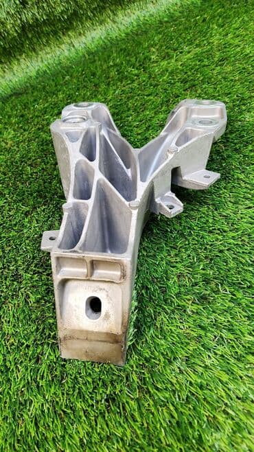 n52: Несущий кранштэйн двс левый Е70 3.0i N52 2211 —-6 772 —673 Несущий — 5