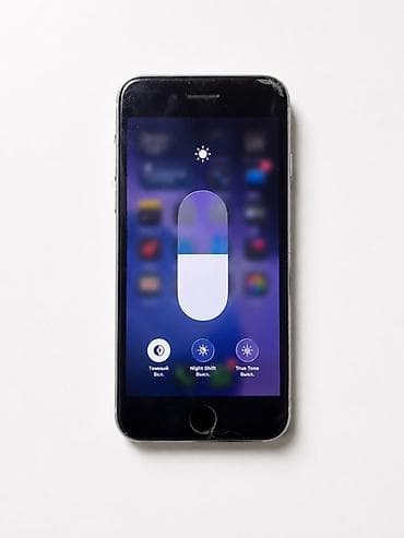 Техника жана электроника: IPhone SE 2020, Колдонулган, 64 ГБ, Ак, 78 % — 2