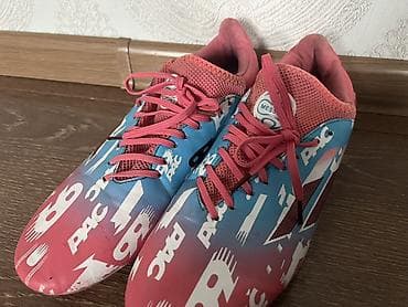 Футбольные бутсы (сороконожки/копы без шипов-иголок) с ярким