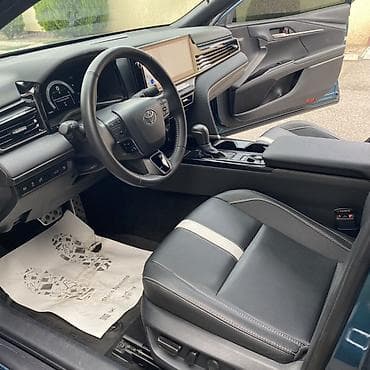 vin code: Toyota Camry: 2024 г., 2.5 л, Автомат, Гибрид, Седан — 6
