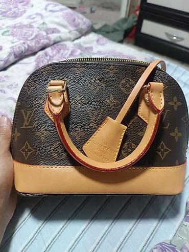 бу золота: Сумка Louis Vuitton Alma BB Monogram - Компактная модель в культовом — 3