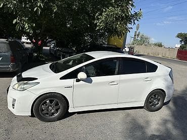 Toyota Prius: 2010 г., 1.8 л, Робот, Гибрид, Хэтчбэк — 2