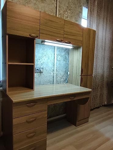 комьпютерный стол: Компьютерный стол, Б/у, С полками — 3