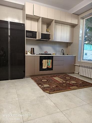 Кухонные гарнитуры: Кухонный гарнитур современного дизайна с полной стеновой линией - — 2