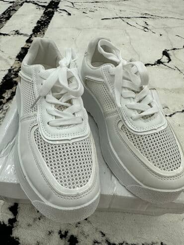 искры для обуви: Новые кроссовки весенние легкие, размер-36!
Продаю ниже себестоимости — 3