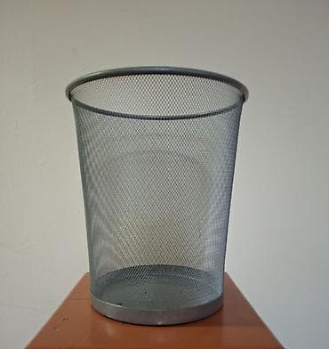 ведра бу: 1. Урны. Б/у. В наличии 5 шт. 
2. Мини ведёрко. Б/у. 150 сом — 1