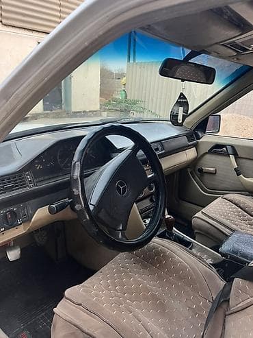 camry 2020: Mercedes-Benz W124: 1989 г., Механика, Дизель, Седан — 5