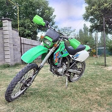 Мототехника: Honda Dio — городской скутер в чёрном цвете. Основные характеристики — 6