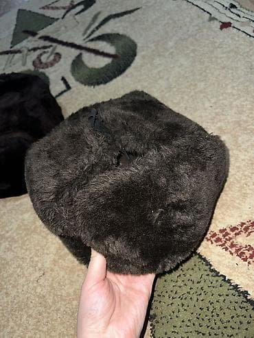 мужской зимний головной убор: Шапка-ушанка зимняя, тёмно‑коричневая (почти чёрная), с красной — 4