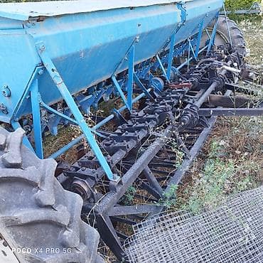 🚜🚜: ТРАКТОРЫ: трактор т-150. мтз-80. сеялка зерна травяная