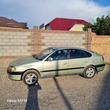 Toyota Avensis: 2000 г., 2 л, Механика, Дизель, Хэтчбэк