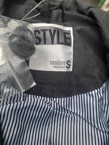 button куртки оптом: Актуально.Срочно Продаю куртку новую.размер примерно 40-44.цена 500 с — 6