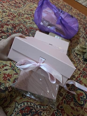 Аппараты для стирки ковров: Распродажа! Розовая коробка 300с, белые коробки по 60с, заколки за 3шт — 1