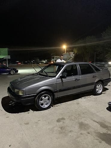 Volkswagen Passat: 1991 г., 1.8 л, Кол менен иштөөчү, Газ, Седан — 1