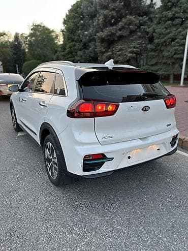 Kia Niro: 2022 г., 2 л, Автомат, Электромобиль, Кроссовер — 4