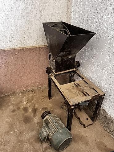 фризер мороженого: Дробилка/измельчитель с рамой и бункером + электродвигатель Описание — 1