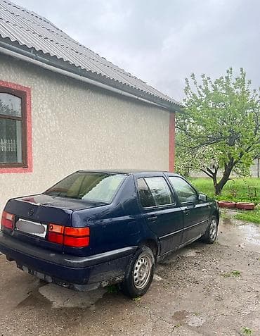 венио: Volkswagen Vento: 1992 г., 1.8 л, Седан — 4