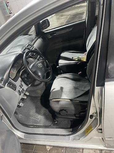 Toyota Avensis Verso: 2003 г., 2 л, Механика, Дизель, Минивэн — 4