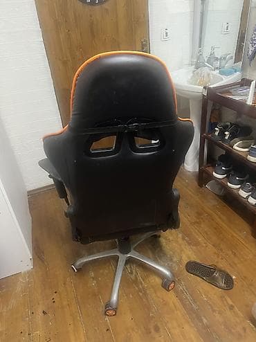 куплю сары май: Игровое кресло, Б/у, С колесиками, цвет - Оранжевый, Экокожа — 7