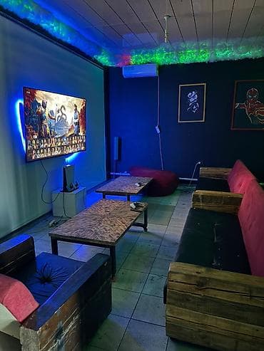 телевизоры для playstation 4: Игровые комнаты с консолями - Отдельные залы с большими настенными — 1