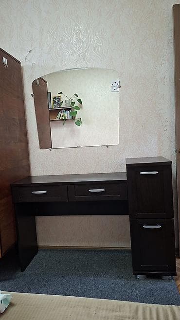 офисные стол бу: Туалетный столик, Б/у, С зеркалом, цвет - Коричневый, ЛДСП — 1