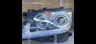 Передняя левая фара Toyota