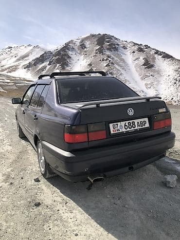 бар авто: Volkswagen Vento: 1996 г., 1.8 л, Кол менен иштөөчү, Бензин, Седан — 2