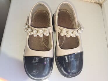 Туфли девочке в идеале как новые. почти не носили . дорогая фирма 5-7