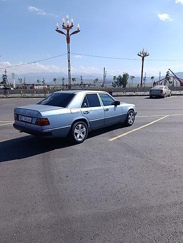 eafc 25: Mercedes-Benz W124: 1990 г., Седан — 7