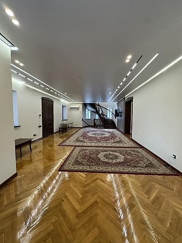 Продажа домов: 🏡 Продается просторный 3-уровневый дом 📍 Кызыл-Аскер, ул. Казакова — 5