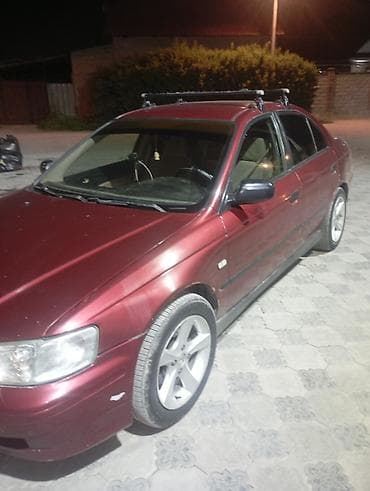 ford focus 2002: Легковой седан, бордовый металлик. Кузов: - 4 двери, тонировка задних — 2