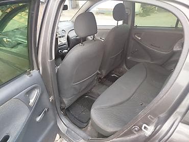 Продажа авто: Toyota Yaris: 2004 г., 1.3 л, Автомат, Бензин, Хэтчбэк — 5