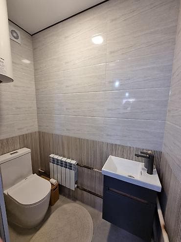 Үйлөр: 🏙️ Продаётся: дом (5 комнат) — 110 м² (участок 4 сотки) 📍 Локация: мкр — 4