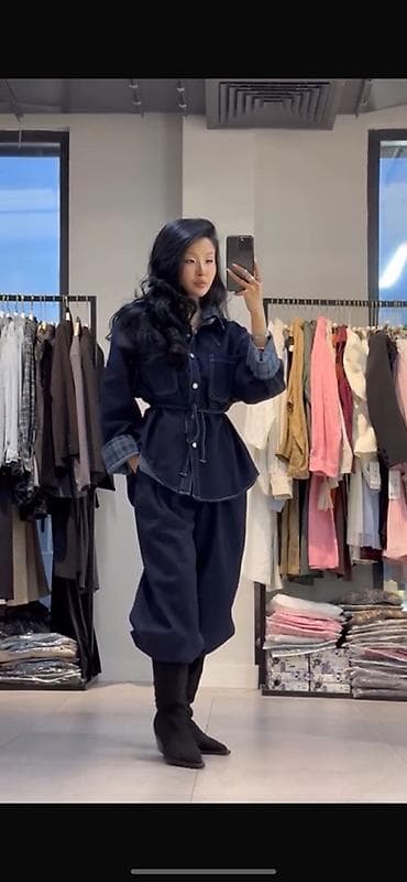 джинсы бананы: Комплект женской одежды в темно-синем цвете. - Верх: рубашка-жакет — 4