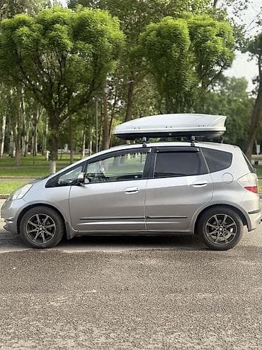 Honda Fit: 2009 г., 1.3 л, Автомат, Бензин, Хетчбек — 4